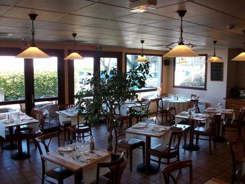 Kyriad Grenoble Sud - Seyssinet Exterior foto